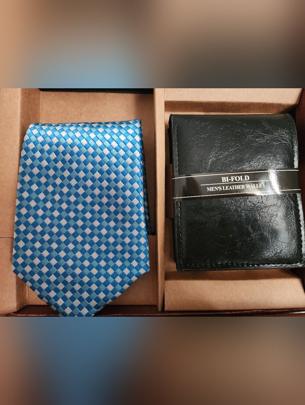 Umo Lorenzo Traditional Woven Necktie & Bi-Fold Leather Wallet Boxed Gift Set